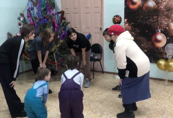 «Веселая путаница у елки!»